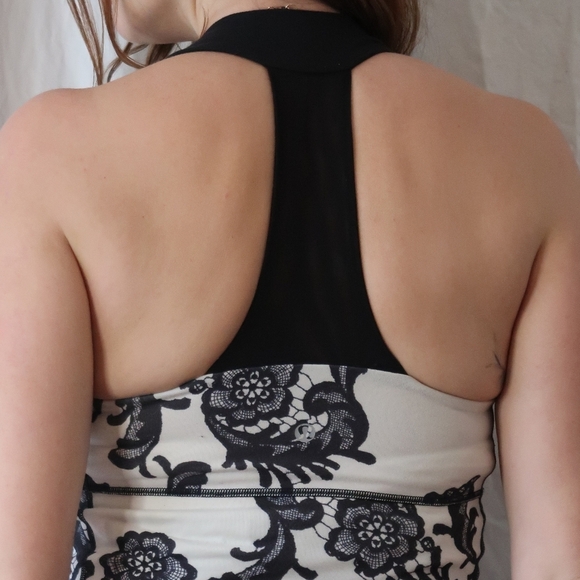 *RARE* Vintage Lululemon Scoop Neck Tank - Picture 3 of 9